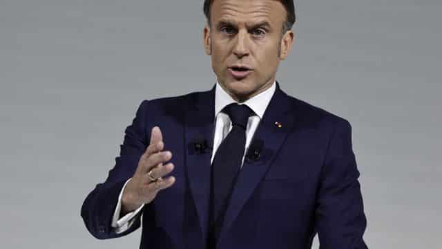Indexation des retraites, impôts : Emmanuel Macron affirme sa ligne pour les législatives 2024